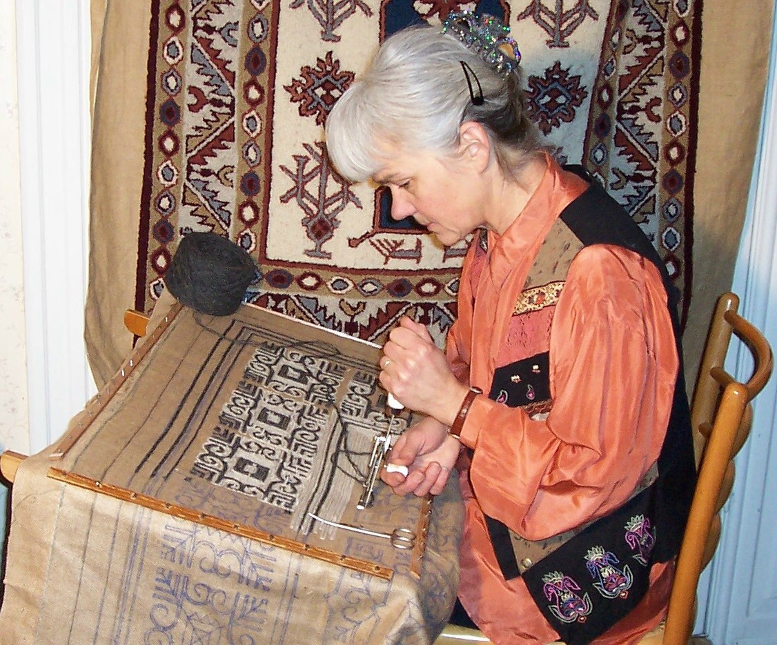 Sussi Lunden hooks a carpet